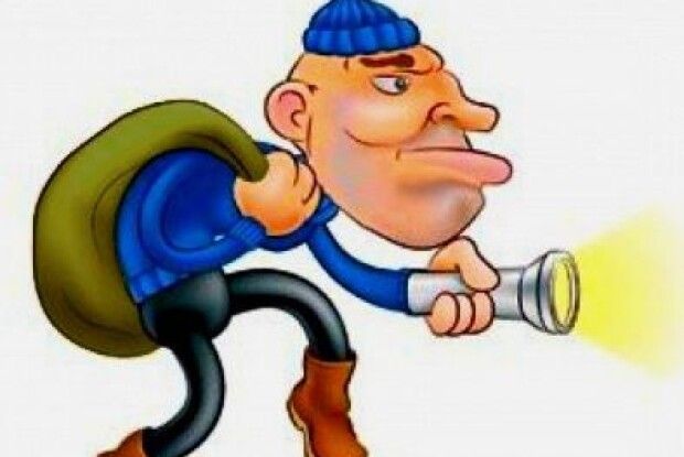 «Попросив би - віддав би й так»: в Горохові хтось поцупив у дідуся бетонну плитку