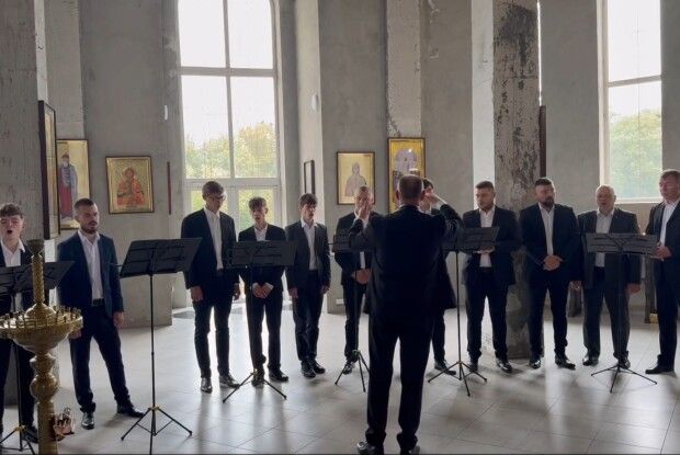 У луцькому храмі звучали духовні твори, щоб зібрати на дрони співцям, які служать в ЗСУ (Відео)