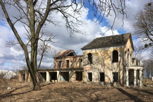 Занедбаним палацом на Ковельщині зайнялась прокуратура