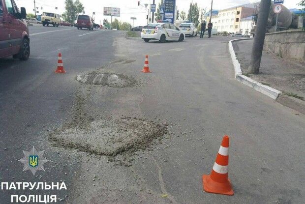 Водій бетоновоза заплатить за забруднення луцького асфальту (фото)
