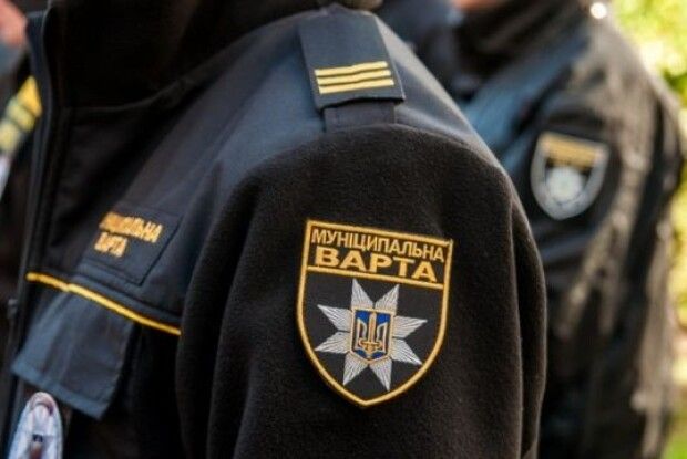 Луцькі муніципали готові нищити передвиборну агітацію в недозволених місцях