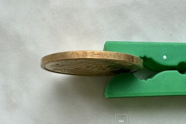 В Україні монету в 1 гривню продають майже за $1000 (Фото)