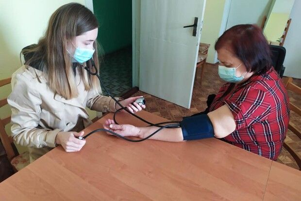 У терцентрі Рожищенської міськради стареньким людям з Дубища поможуть у побуті