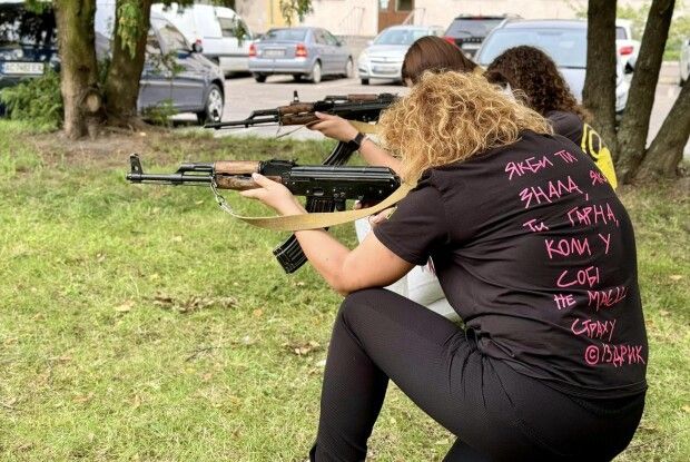 На Волині вчили жінок користуватися зброєю 