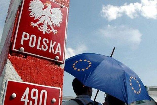 «Щоб зупинити «відтік мізків». Польща скасувала податок на доходи фізосіб для молоді 