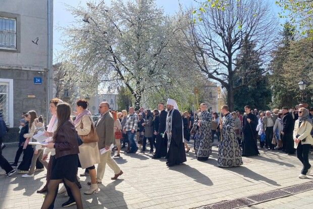 Віра у кожному кроці: хресний хід у Луцьку об’єднав громаду в молитві (Відео)