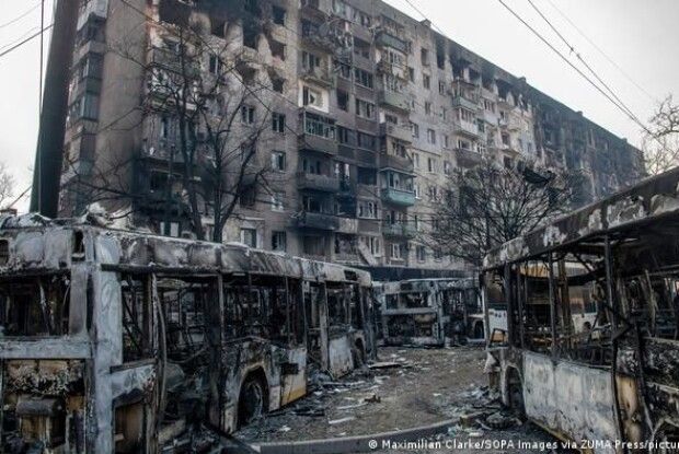 У Маріуполі окупанти почали «вмовляти» повернутись до роботи 80-річних медиків