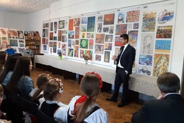 Луцькі школярі взяли участь у презентації Міжнародної виставки художніх творів дітей «Лідіце»