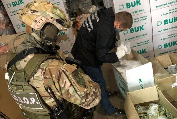 Шахраї незаконно експортували медичні маски (Фото, відео)