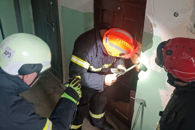 У Луцьку визволяли бабусю з квартири