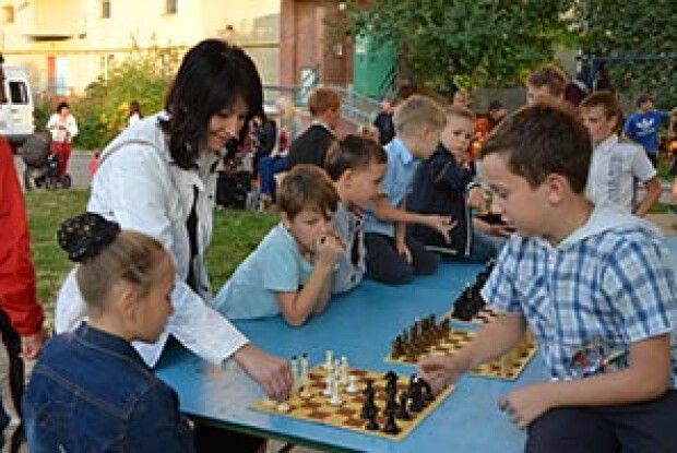 ШАХОВИЙ СТІЛ  ДЛЯ МАЙБУТНІХ ГРОСМЕЙСТЕРІВ*