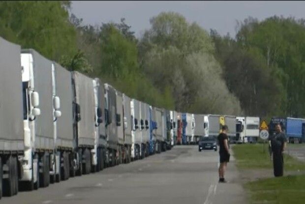 Блокування портів спровокувало колапс на сухопутних ПП: найбільші черги – на Волині 