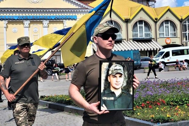 Навіки 29: на Волині сотні людей провели в останню дорогу молодого Героя