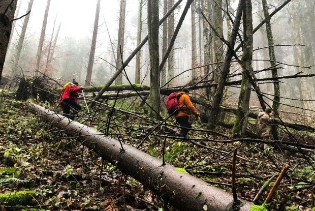 На Закарпатті чоловік блукав у горах чотири доби