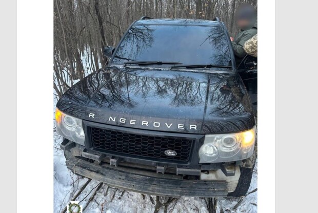 На Західній Україні джип із сімома ухилянтами проривався за кордон і збив прикордонника