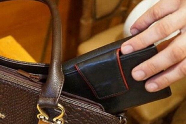 Волинянці повернули вкрадену сумку. Але без грошей