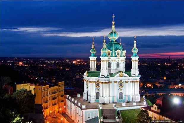 Порошенко пропонує передати Андріївську церкву в постійне користування Вселенському патріарху