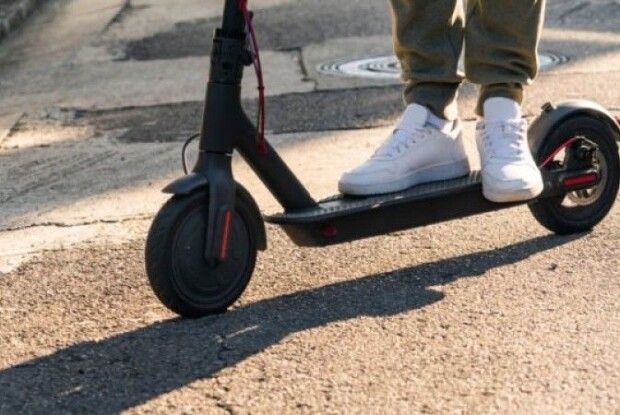 У Рівному на очах у мами невідомий збив дитину і втік