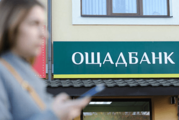Слизький сервіс: у Луцьку «Ощадбанк» відмовився чистити сніг для своїх клієнтів