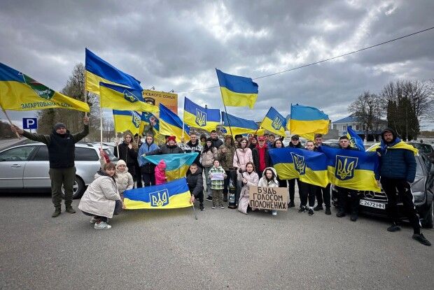 Володимир нагадав про Героїв мирною акцією та автопробігом