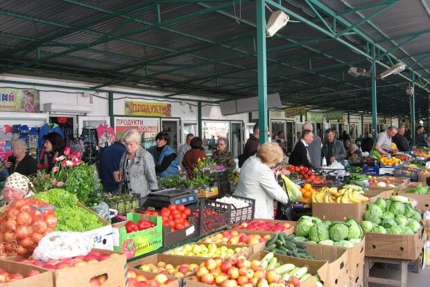 Кабмін дозволив відновити торгівлю продуктами на «Варшавці» та інших ринках Луцька