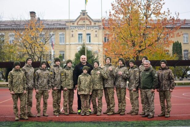 До Луцька завітав відомий український силач