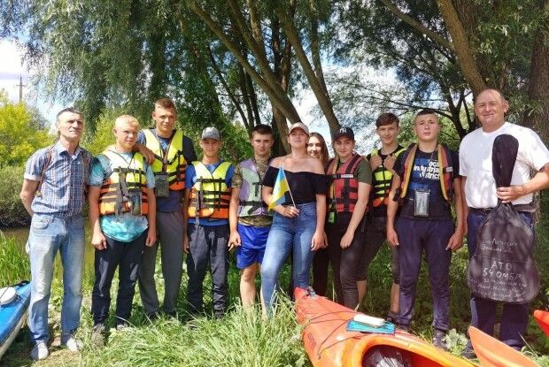 Активісти подолають 180 кілометрів на байдарках, щоб врятувати Маневицький район (Фото, відео)