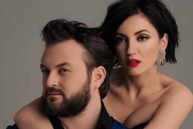 В мережі з'явилася світлина Дзідзьо без бороди в обіймах української співачки (Фото)