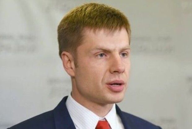 Не гречкою єдиною: нардеп Гончаренко обдаровує свій єлекторат шампанським та свічками