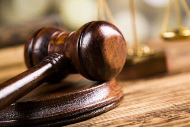 На Волині пенсіонерка кинула камінь у двері ТЦК, намагаючись врятувати сина