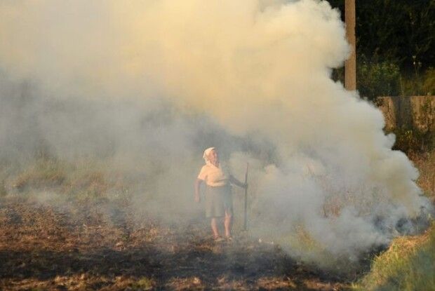 У громаді на Волині сплачуватимуть великі штрафи за спалювання картоплиння