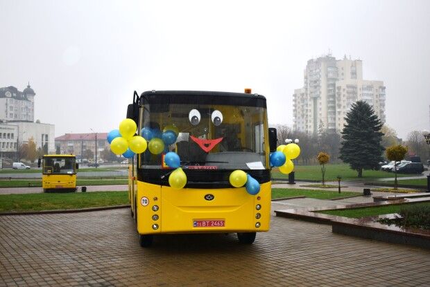 «Богдан моторс» передав для шкіл Волині 15 модернізованих автобусів (Фото)