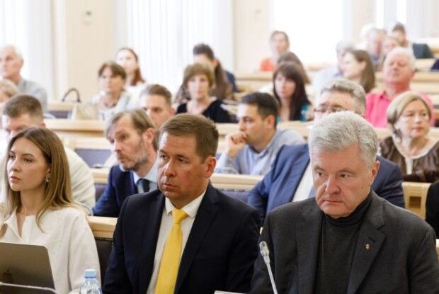 Порошенко у Верховному Суді: за незаконні санкції проти мене розрахувалися посадою Прем’єра