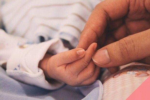 17-річна дівчина народила в туалеті