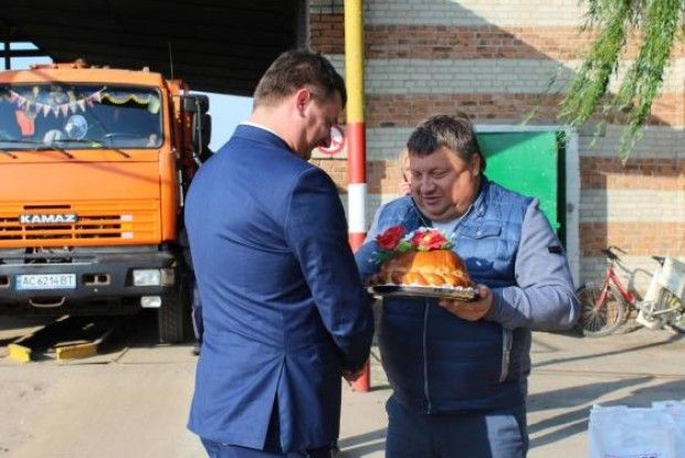 На Гнідавському заводі — перші цукрові буряки