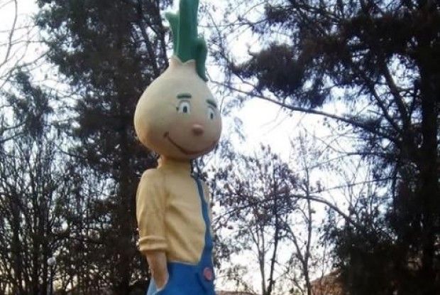 На Луганщині замість Леніна поставили Цибуліно