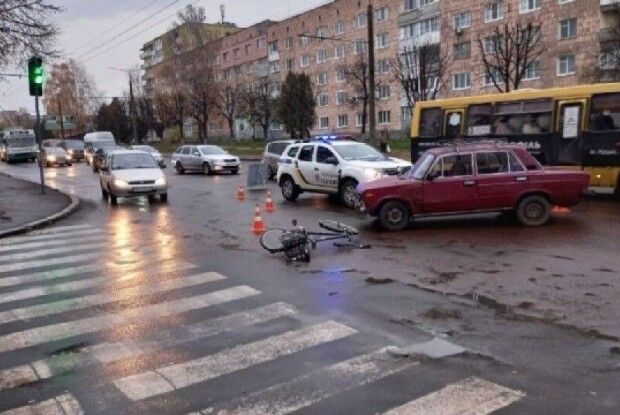 Відомо про стан велосипедиста, якого зранку збив автомобіль у Луцьку