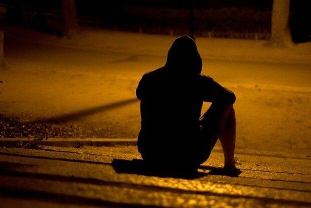 «Ледь не вбили!»: на Покрови жорстоко побили подружжя після зауваження не дрифтувати під їхніми вікнами (Фото)