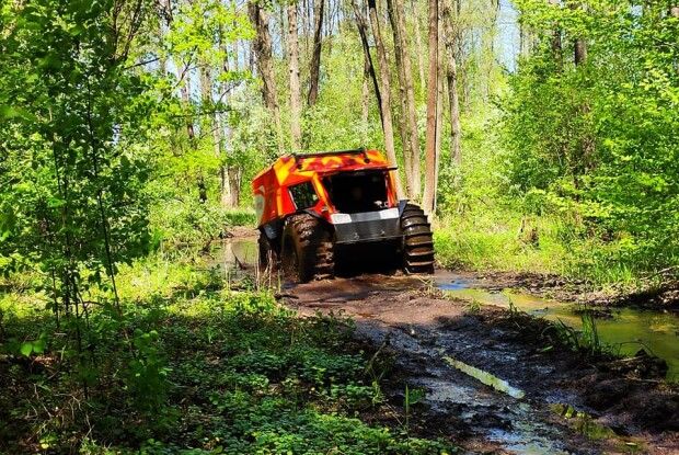 Спецмашину-всюдихід випробовували на Рівненщині (Відео)