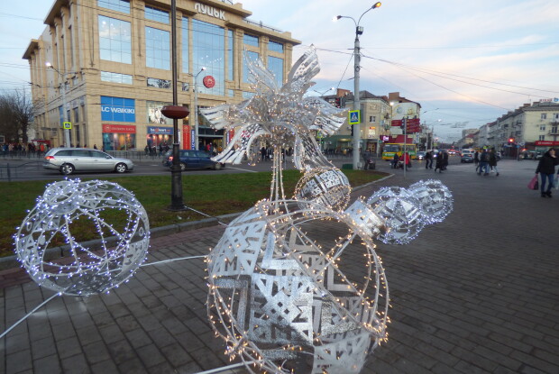 На центральній площі Луцька ведеться активна підготовка до свята