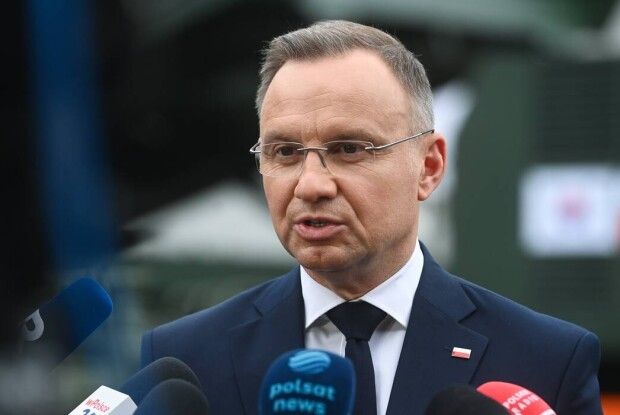 Президент Польщі: «Чому б не дати росії шматок землі?»
