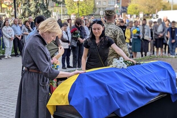 Після поранення добровільно повернувся на фронт: Ковель попрощався із загиблим Героєм Сергієм Селівановим
