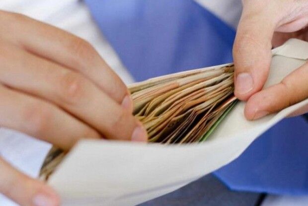 Двоє волинських освітян отримають солідні премії 