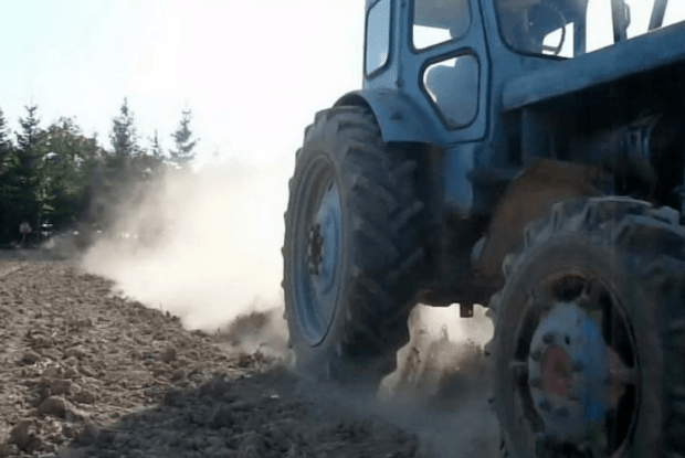 Неподалік Берестечка на Волині загорівся трактор