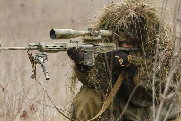 На Донбасі російські снайпери стріляють по мирному населенню, є поранений