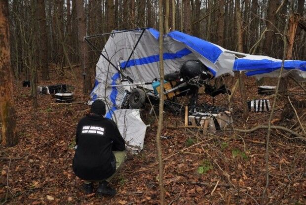 Український дельтаплан з контрабандними цигарками розбився у Польщі, пілота затримали