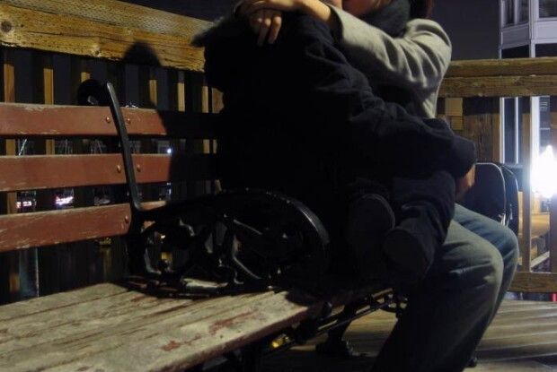 Пара займалася сексом просто посеред вулиці й потрапила на камеру (Фото 18+)