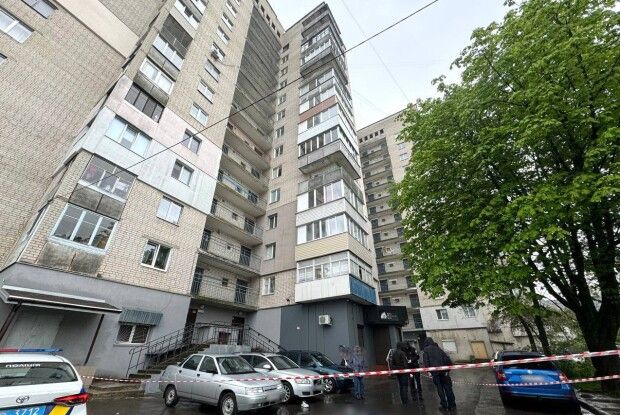 У Рівному з багатоповерхівки випав чоловік