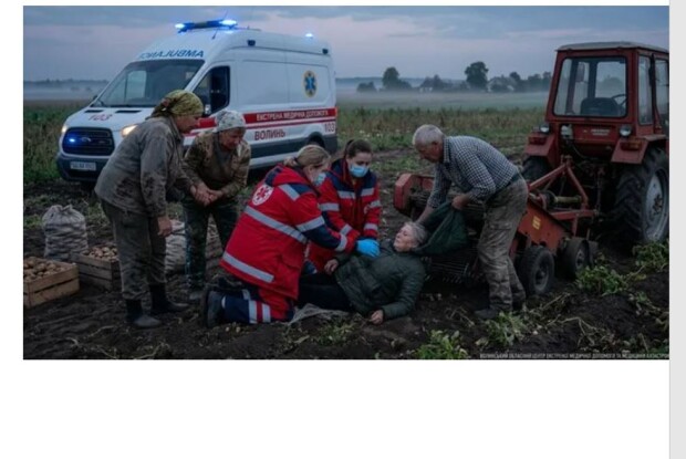 На Волині ледь не загинула жінка під час збирання бульби