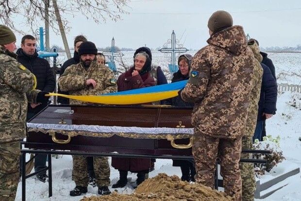 Приїхав у довгоочікувану відпустку: на Рівненщині попрощалися з воїном, який помер від інфаркту 